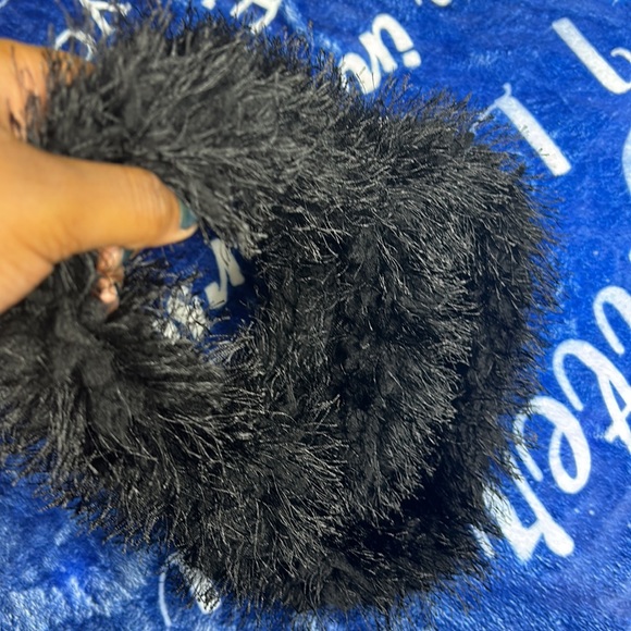 Black furry purse - Picture 5 of 5